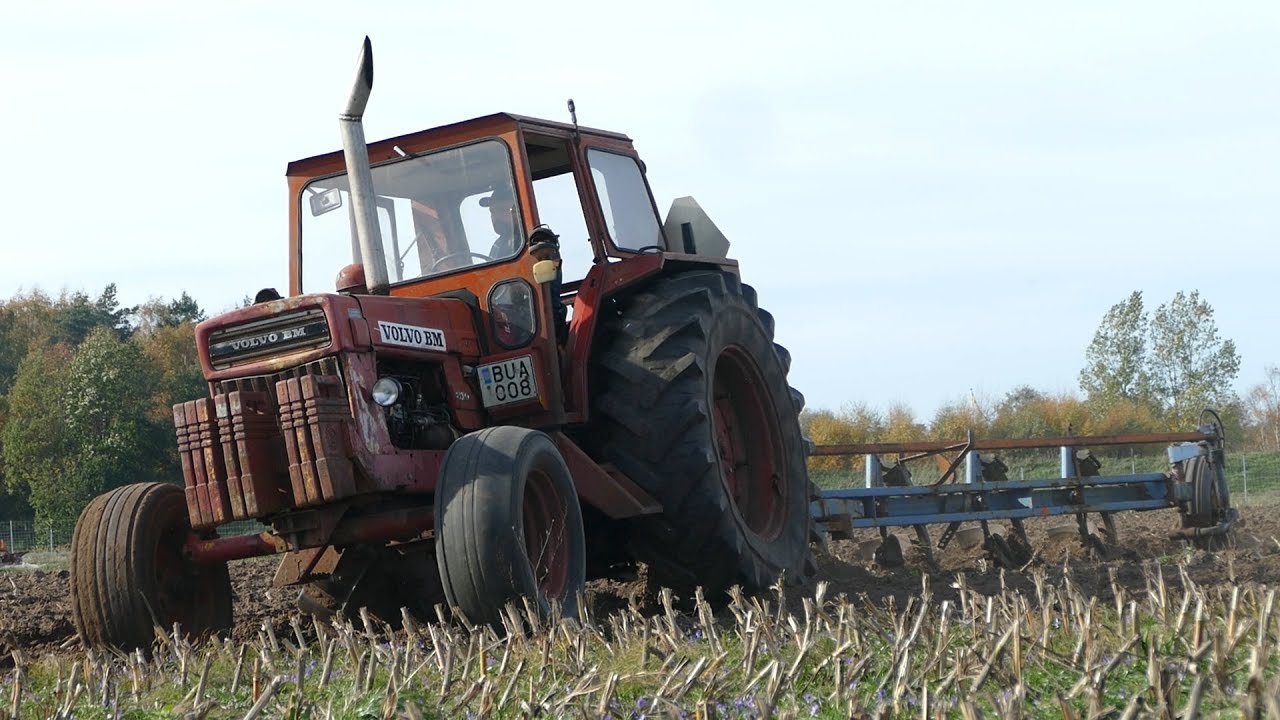 Volvo BM810 Turbo Ploughing w/ 5-Furrow Överum Plough at Laholm | Swedish Agriculture