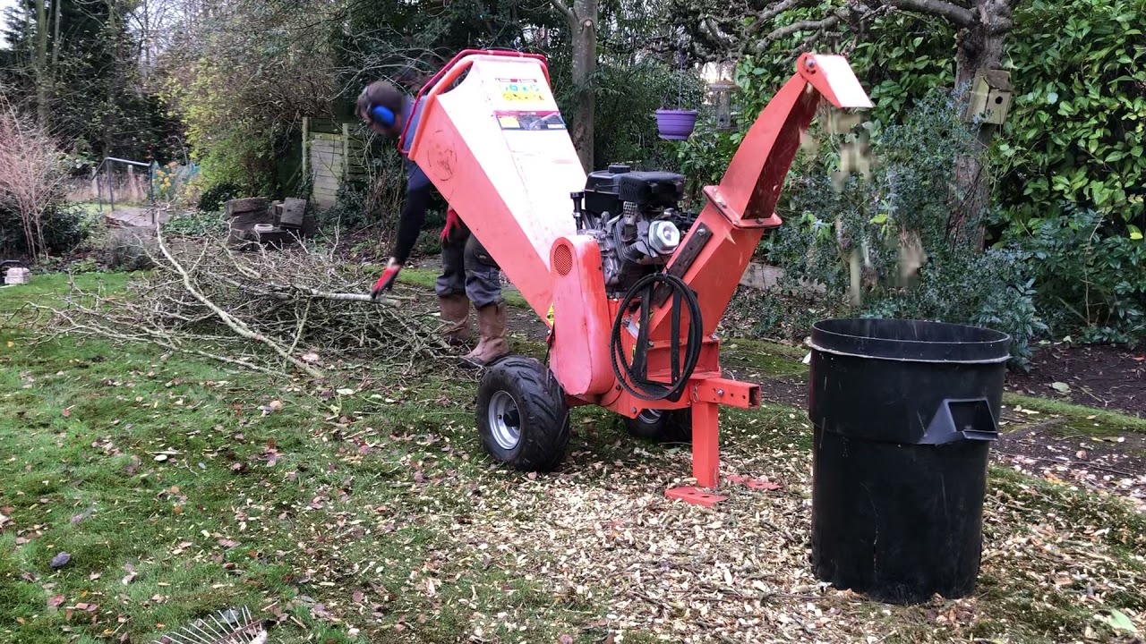 Wood chipper 15hp petrol . Chipping up a few pear branches …