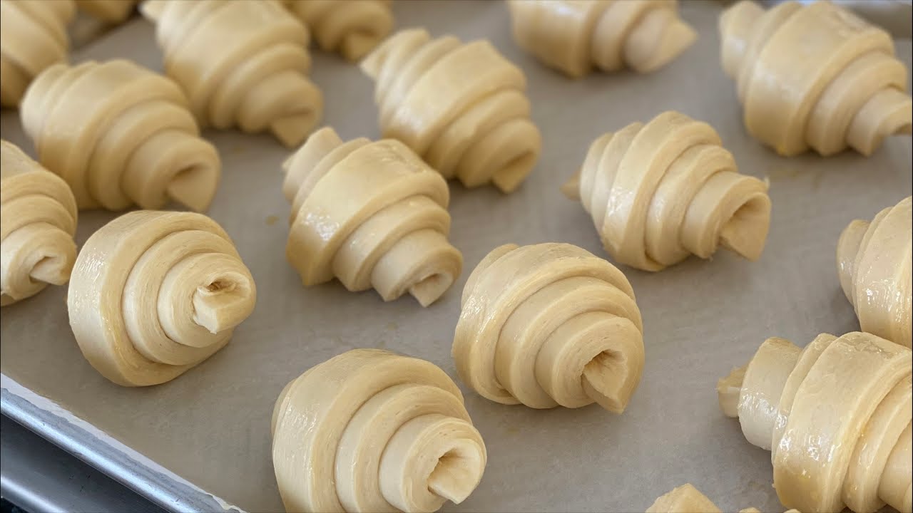Bake Toujours is live making laminated dough!