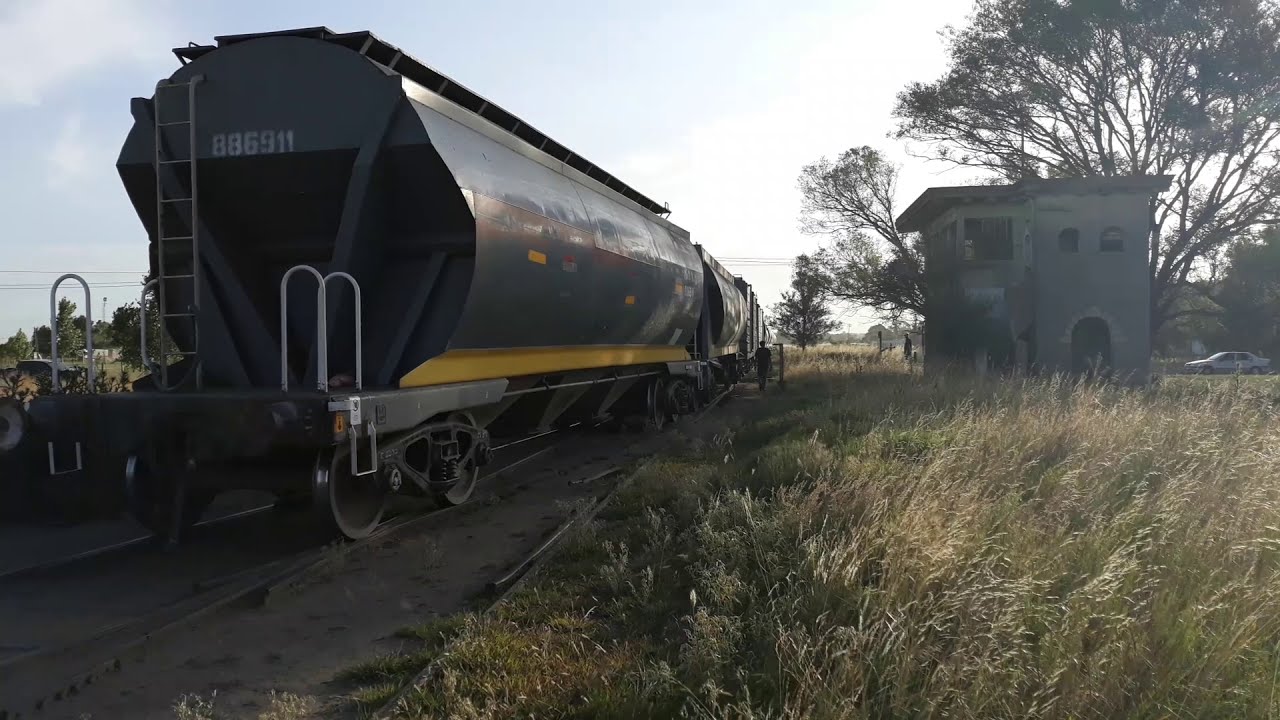 6635 de Fepsa con un operativo vac&iacute;o haciendo maniobras en Carhu&eacute;.
