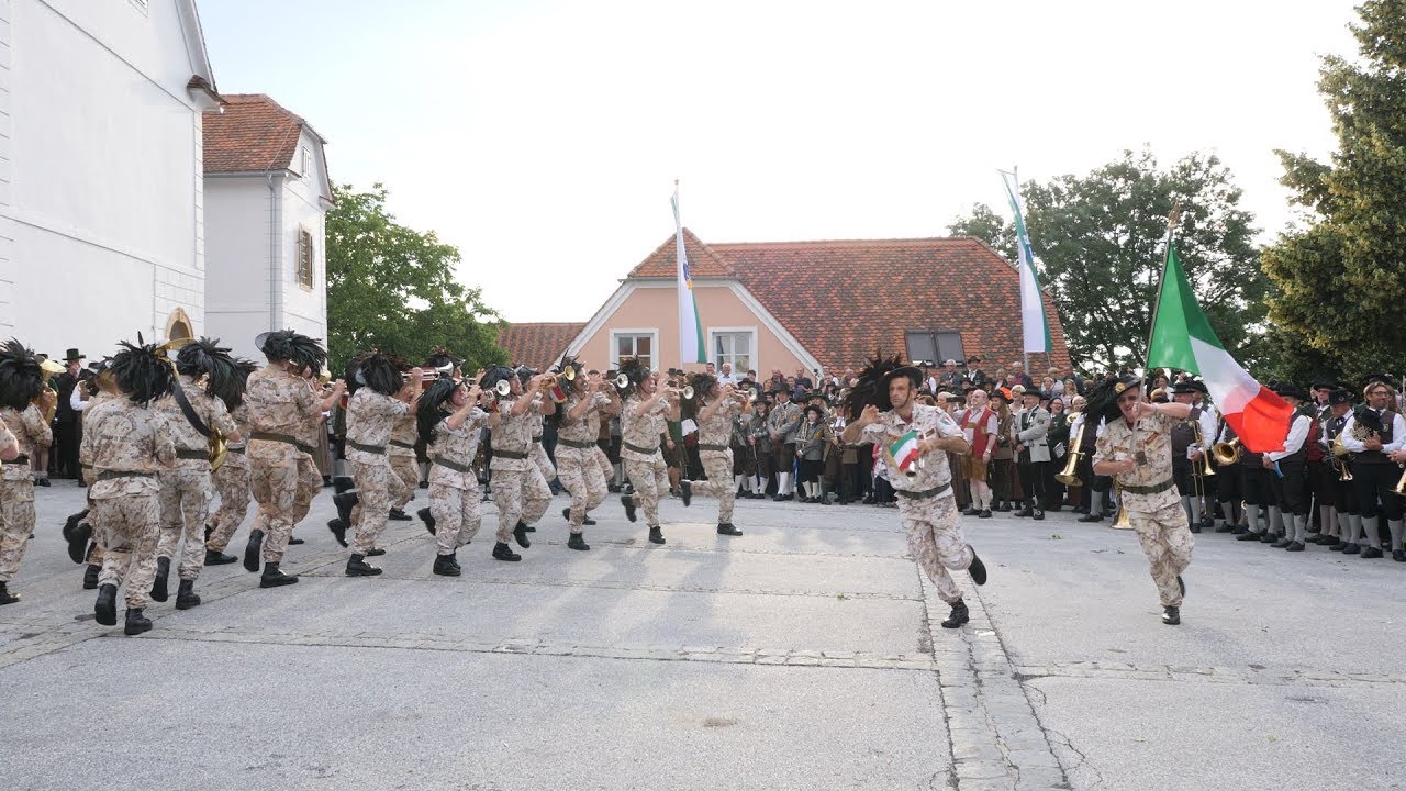 Straden, la band di musicisti del mercato dello spettacolo di anniversario