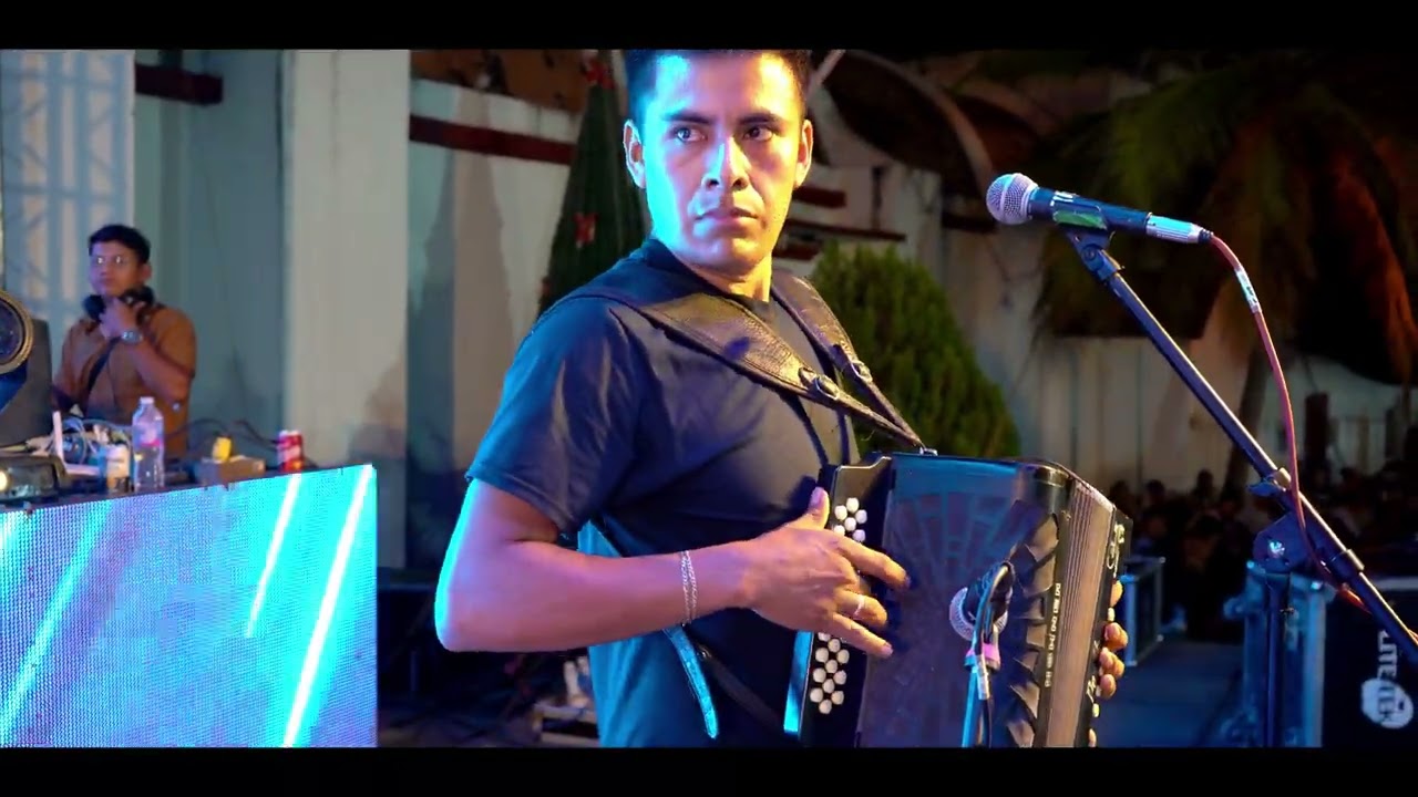 La Riata Costeña - Déjala Que Se Vaya / La Piedra Del Arco (En Vivo Desde Santa Maria Huatulco)