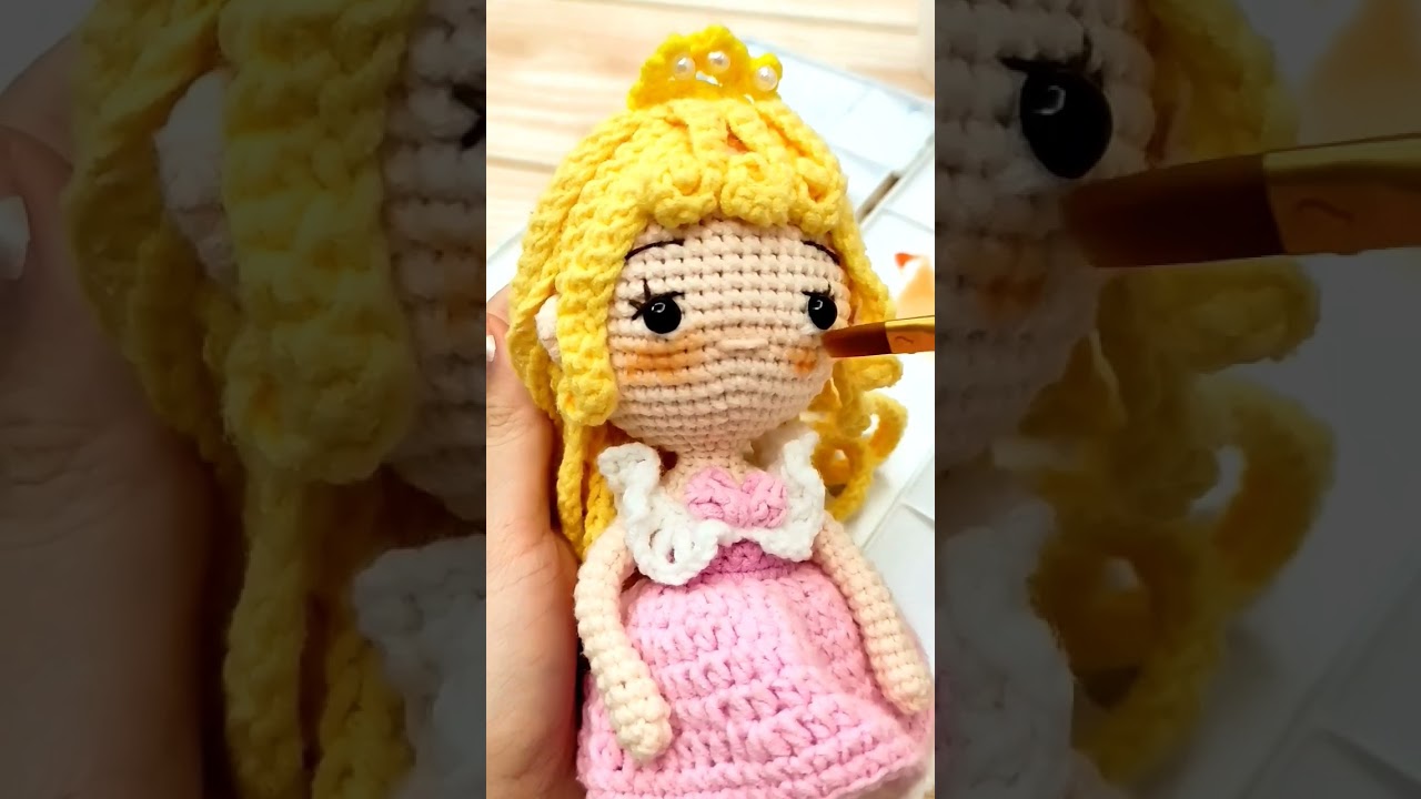 How to add BLUSH to your crochet doll or plushie in 30 seconds!! 🎨🖌️ 🙌 #amigurumi