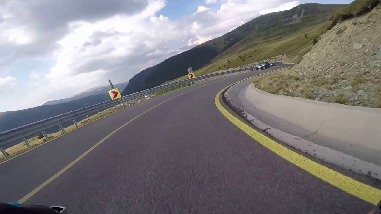 Transalpina. Coborare cu bicicleta pe cea mai înaltă șosea din România