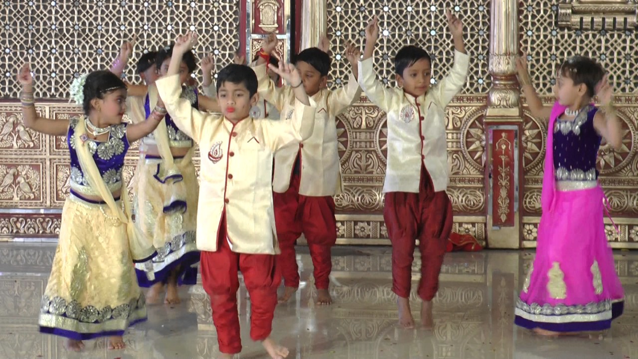 Bole Chudiya - HD English Medium School Gathering Dance - 2016-17