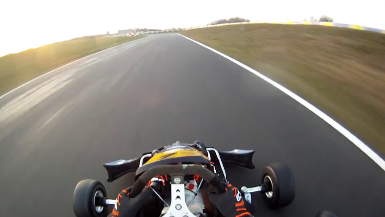 La nouvelle piste de Kartland (77) en Praga bimoteur by JAUSSAUD Events