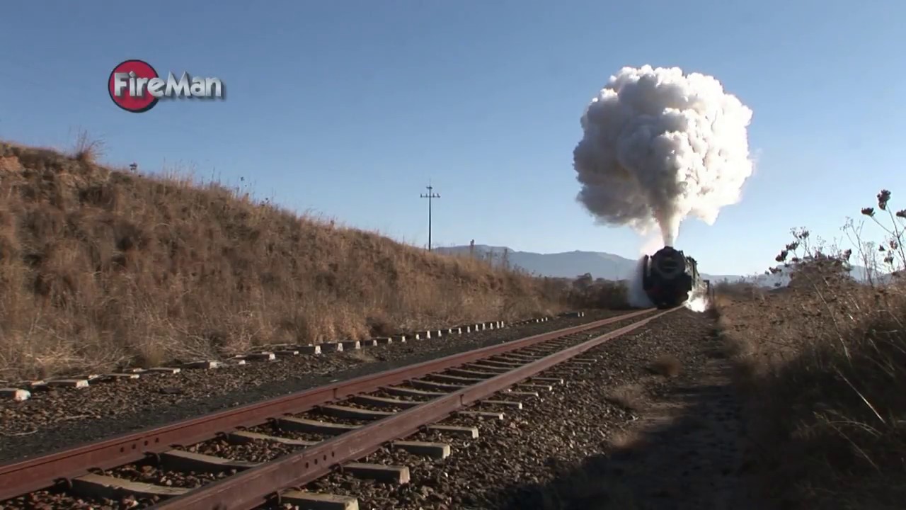 Class 25NC thrashes through the Witteberge, Eastern Free State, South Africa