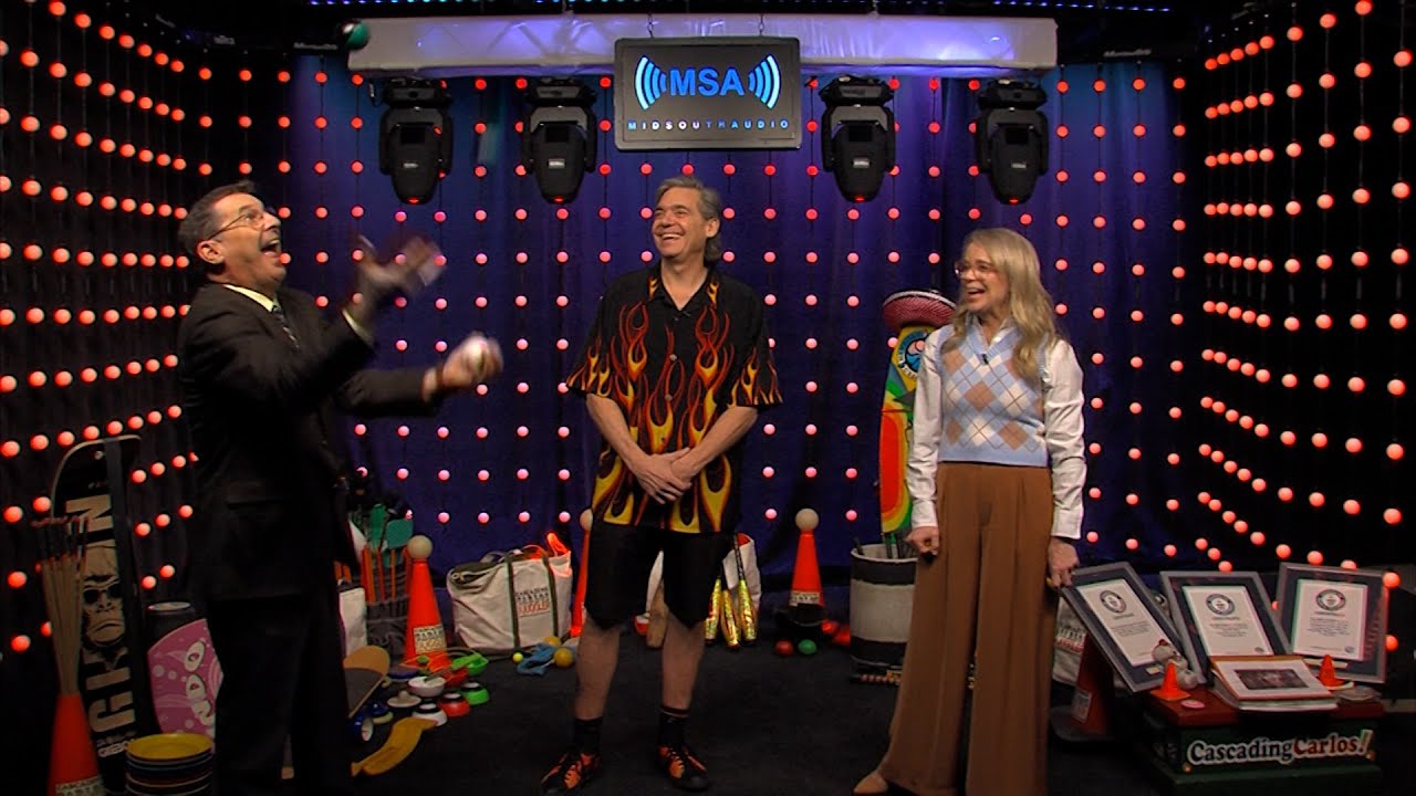 Cascading Carlos Gives Us a Hands-On Demonstration of Juggling