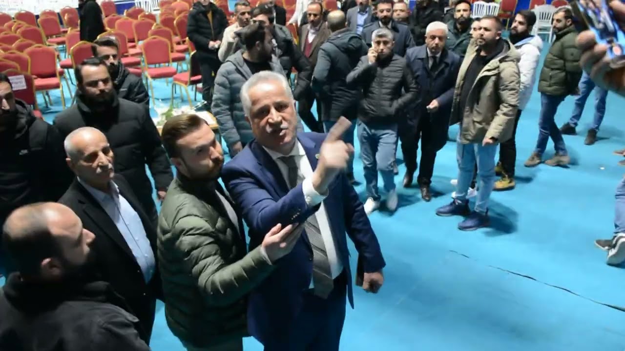 Ak Parti Hakkari Kongresinde gerginlik!