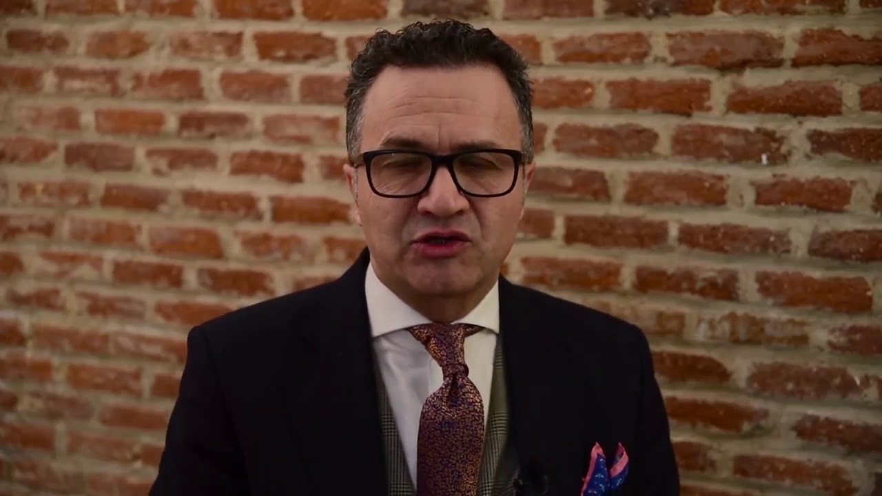 El Secreto del Traje Negro y El Total Black