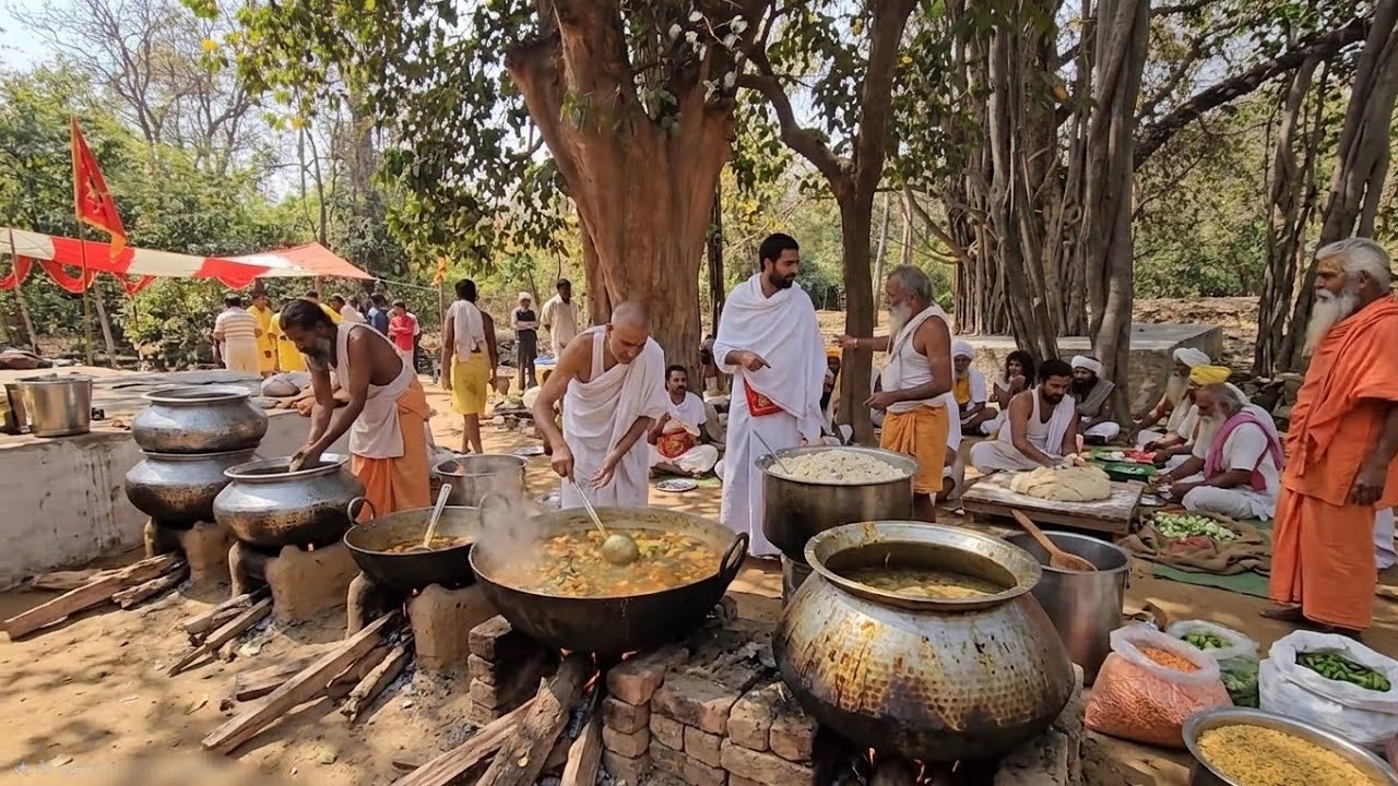 Chitrakoot के जंगल में एक साथ कई दुर्लभ संतों के दर्शन //संतों का भंडारा