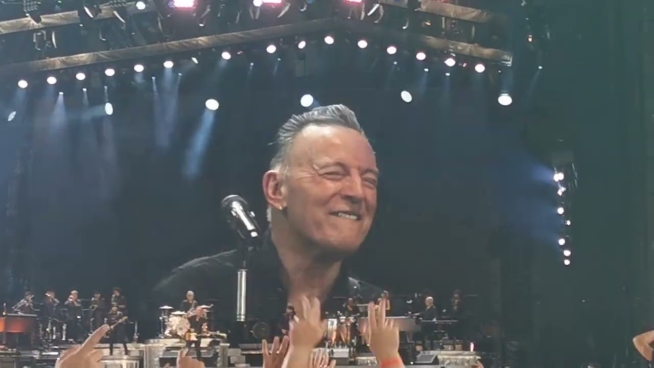 ** BRUCE SPRINGSTEEN Vienna 2023 - Dancing In The Dark **