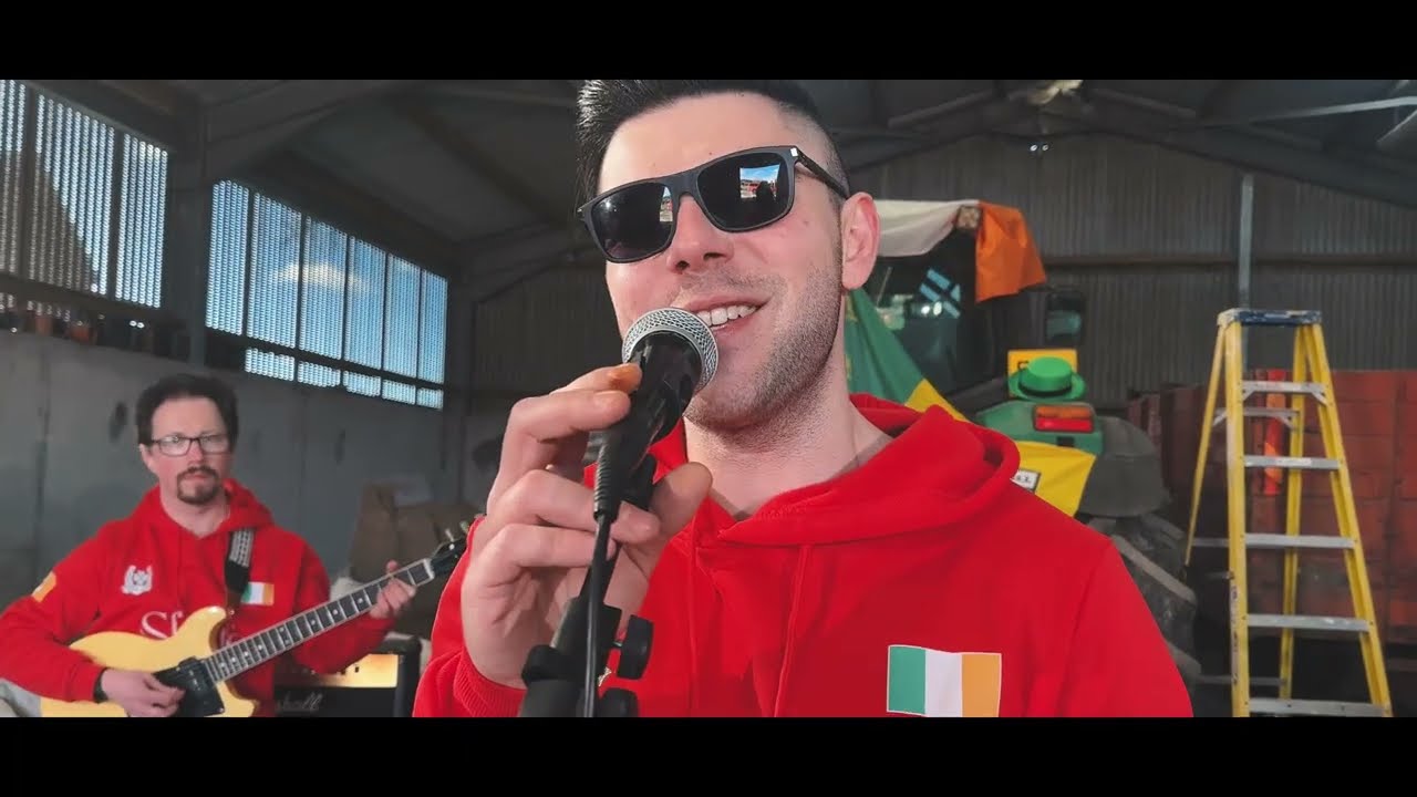 The Reds - Sl&aacute;inte (Music Video)