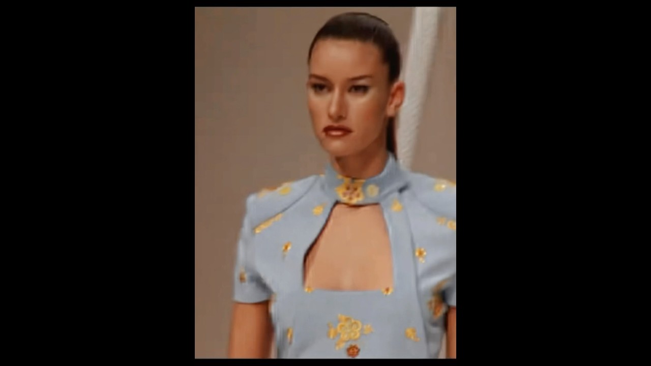 Susan Holmes for Rifat Ozbek 1995 #everythingvogue #90smodel #90sfashion #90srunway