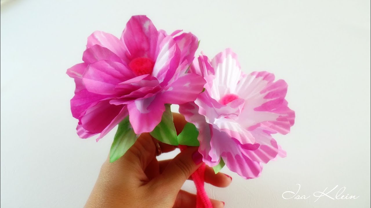 Isa Klein Tutorial 45: Flor plissada com forminha de papel