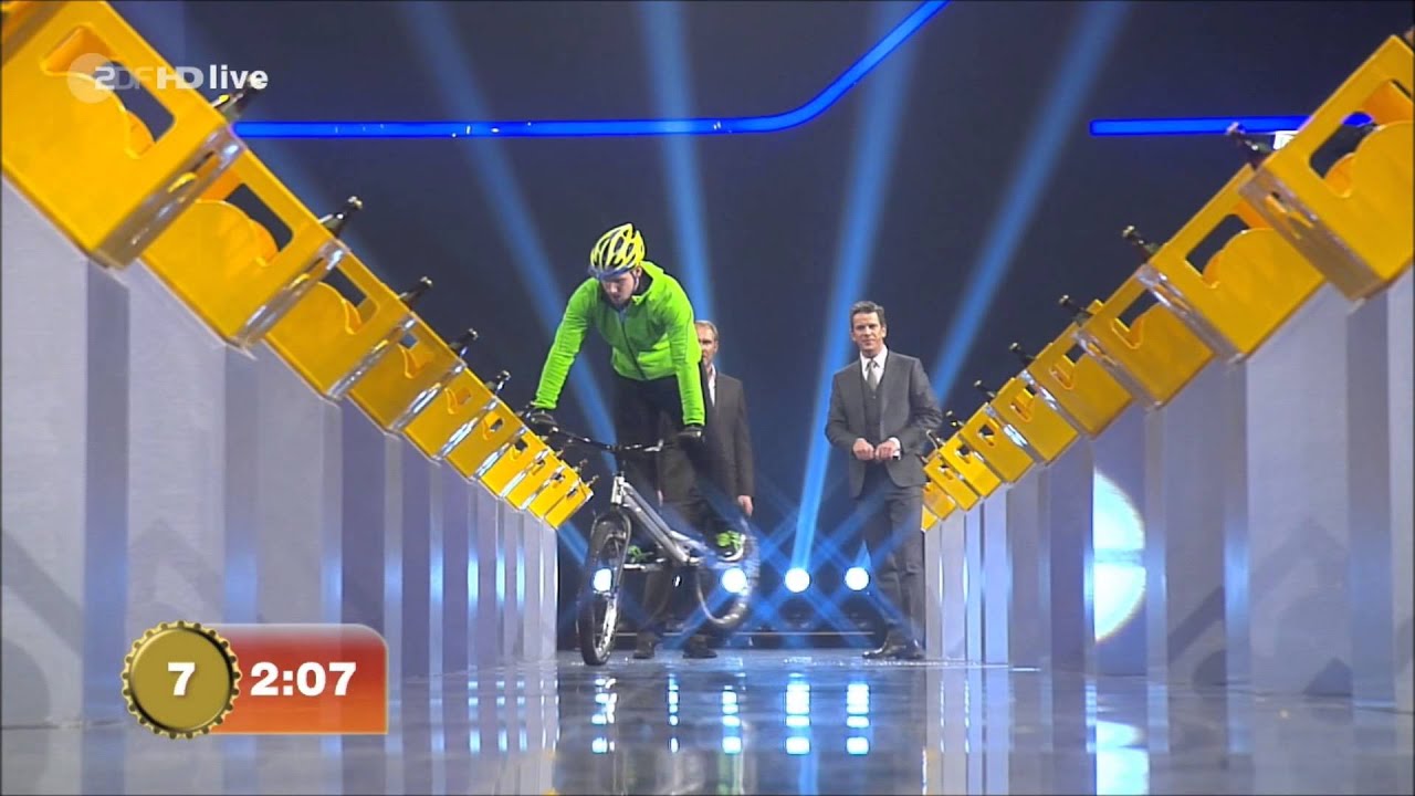 Wetten Dass 23.02. Bierflaschen mit Fahrrad öffnen