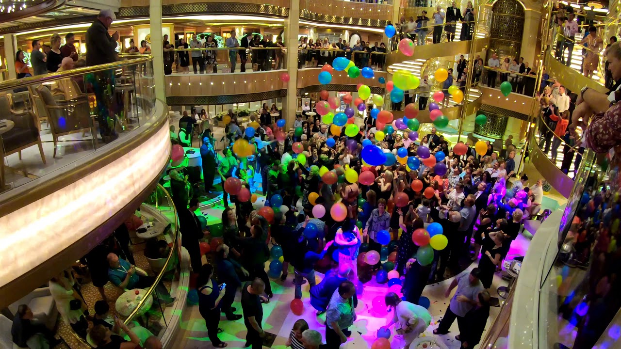 Balloon drop party on the Royal Princess in 4K :  Balloon Drop Party on Cruise Ship Royal princess :