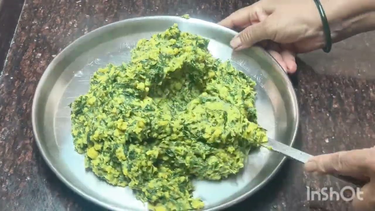 बटाटा आणि आळूची पाने यापासून काय रेसिपी बनते पहा अगदी मजेदार रेसिपी आहे खूप टेस्टी आहे नक्की बनवा