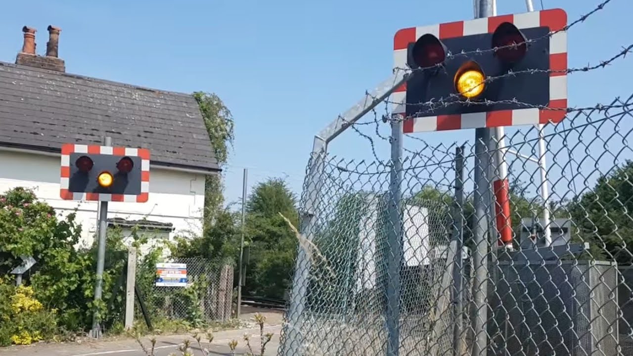 (4K) Chilham East Level Crossing, Kent