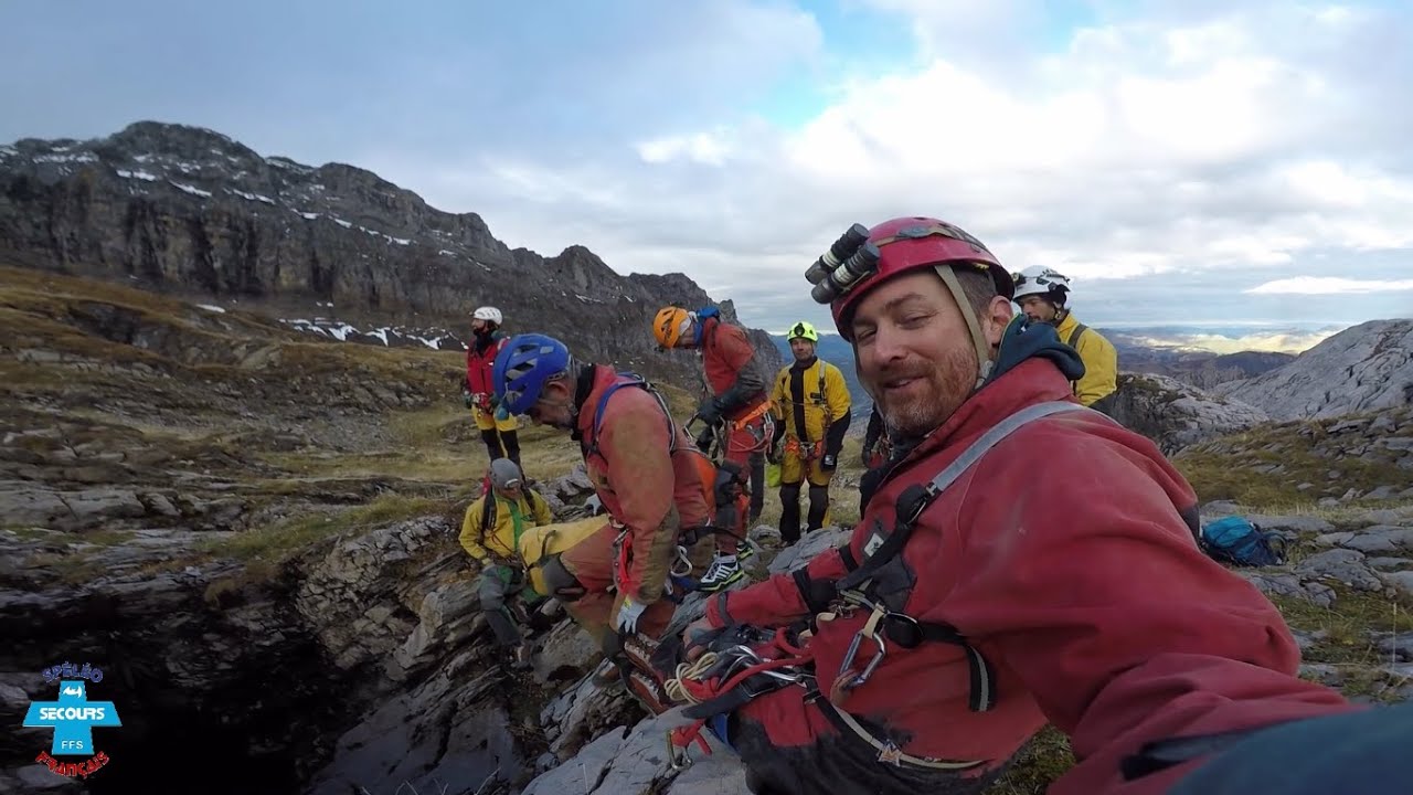 Traversée B22-V6 au gouffre Jean-Bernard avec le SSF74