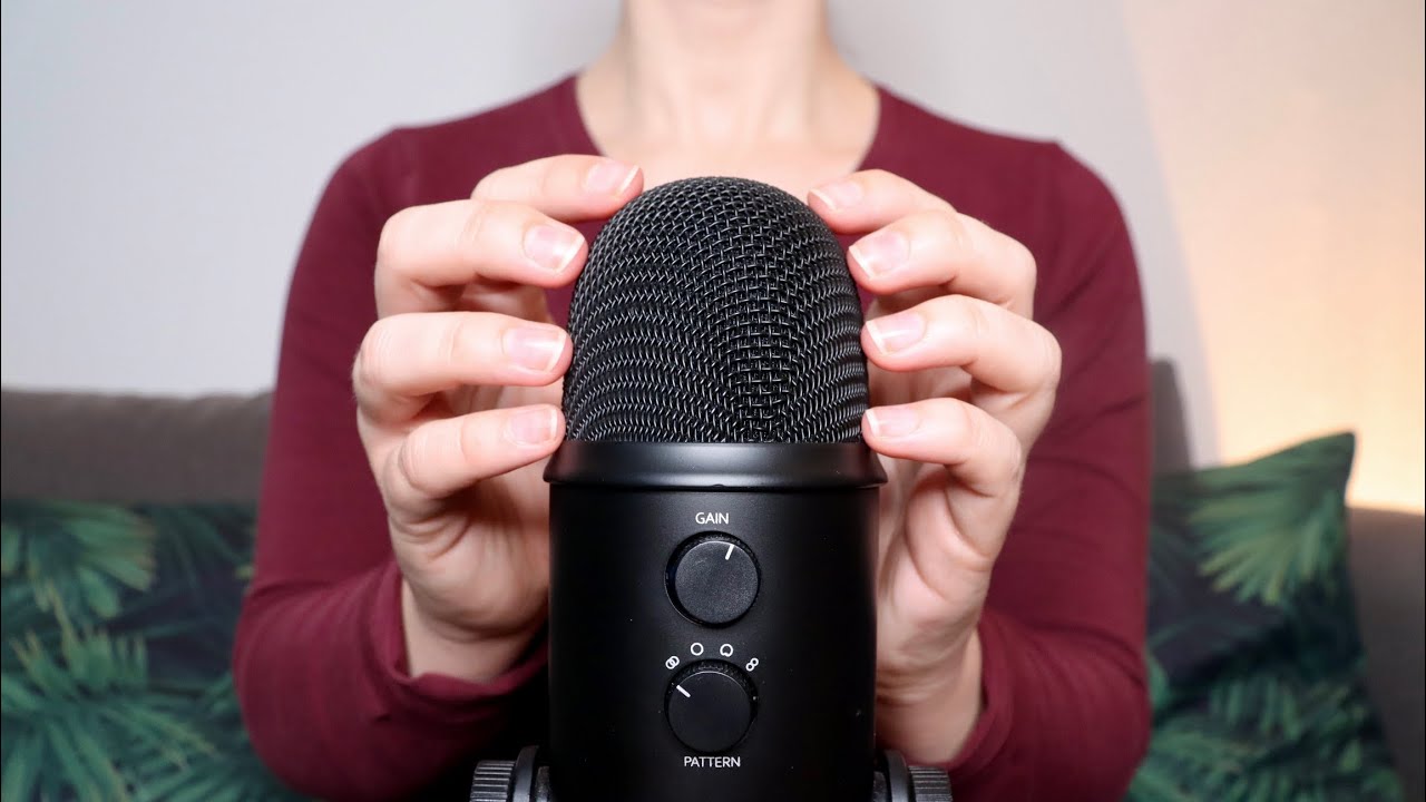 ASMR - Fast & Slow Microphone Tapping (With & Without Windscreen) [No Talking]