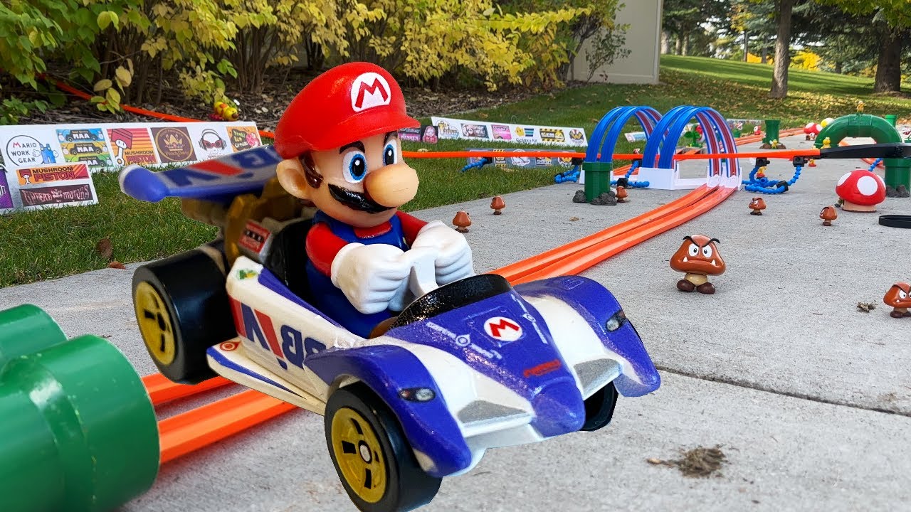 Luigi Raceway - Mario Kart Hot Wheels #16
