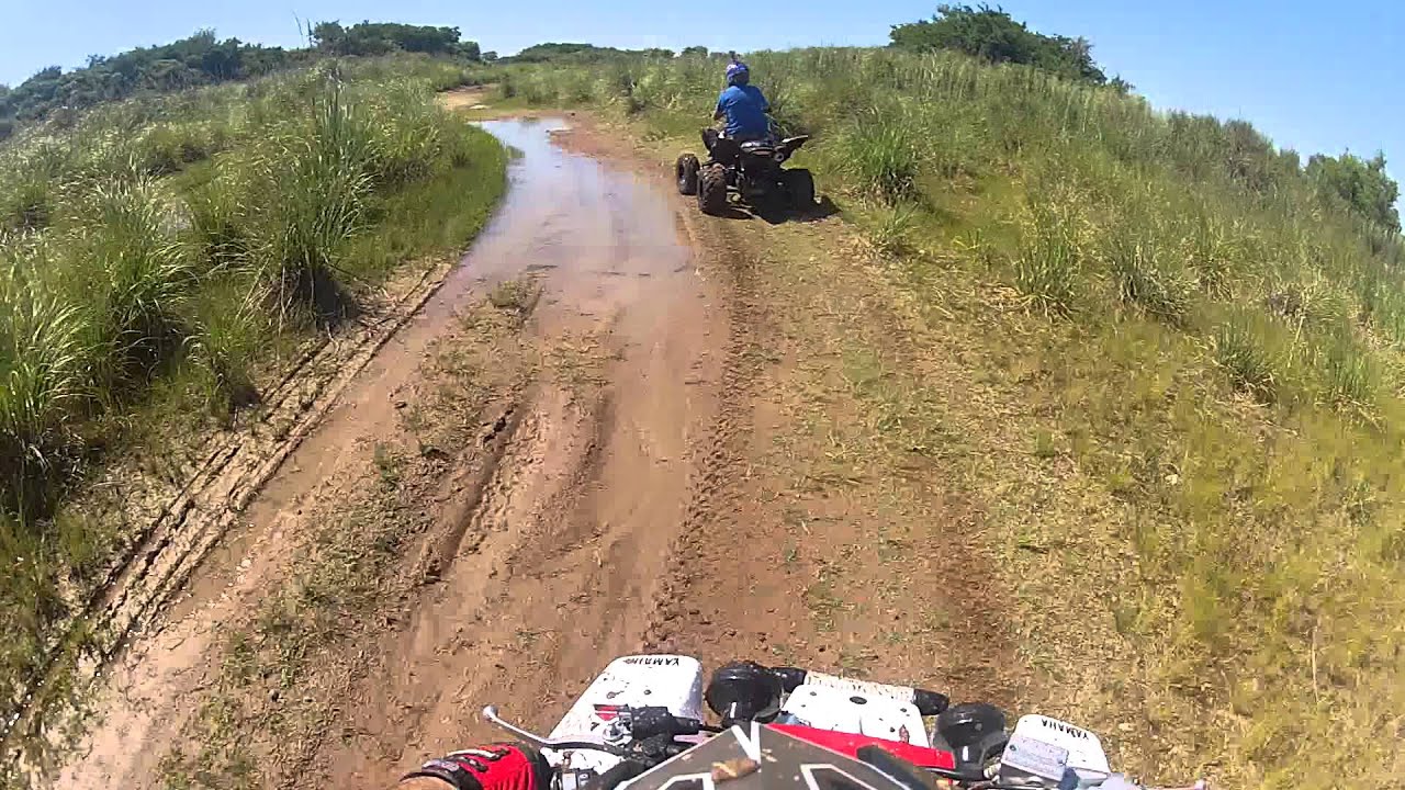 RAPTOR 700 VS BANSHEE!!!!  EN EL BARRO