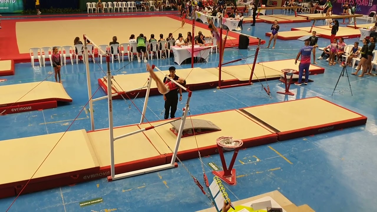 Competencia Sudamericana de Gimnasia en Medellin 2026 ... Suri medalla de plata