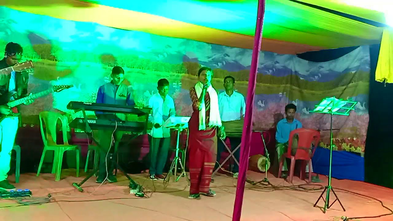 Gaṛsadi Latare Santali song || Lily Soren || Hihiṛi Pipiṛi Band || Santali Live Concert
