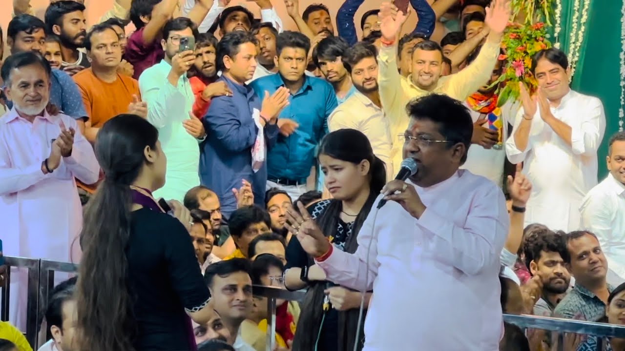 प्रिया प्राची ठाकुर ने कला भवन मे ऐसा गाया की ख़ुद संजय मित्तल जी ने किया ढेरों पैसों से सम्मान