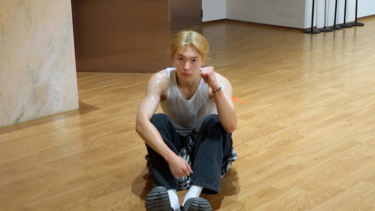 YOON SAN-HA 윤산하 'EXTRA VIRGIN' Dance Practice Behind