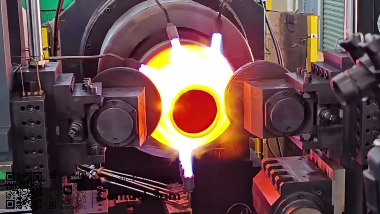 Heavy duty heating spinning machine for high pressure gas cylinder forming