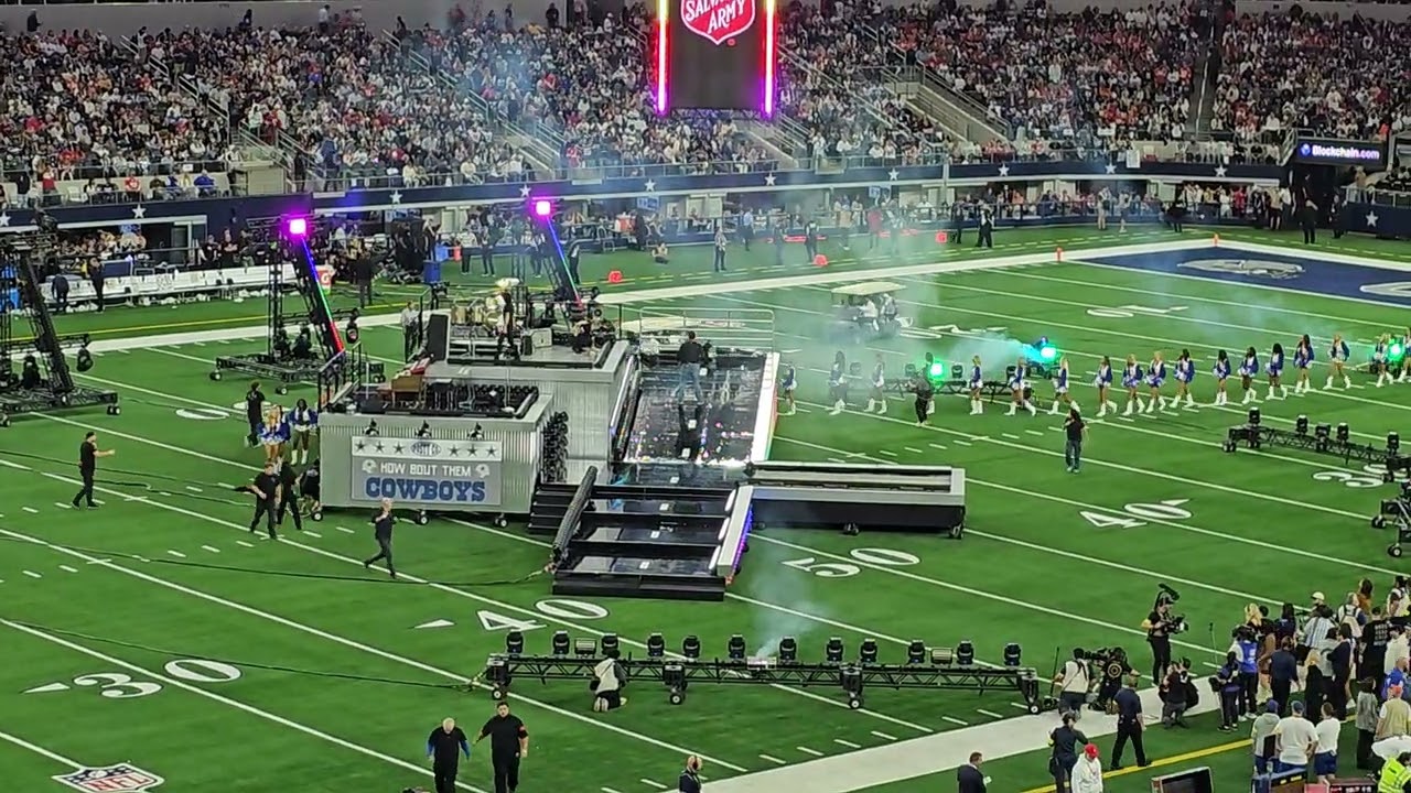 Dallas Cowboys Post Malone halftime performance 11/27/25 stage setup
