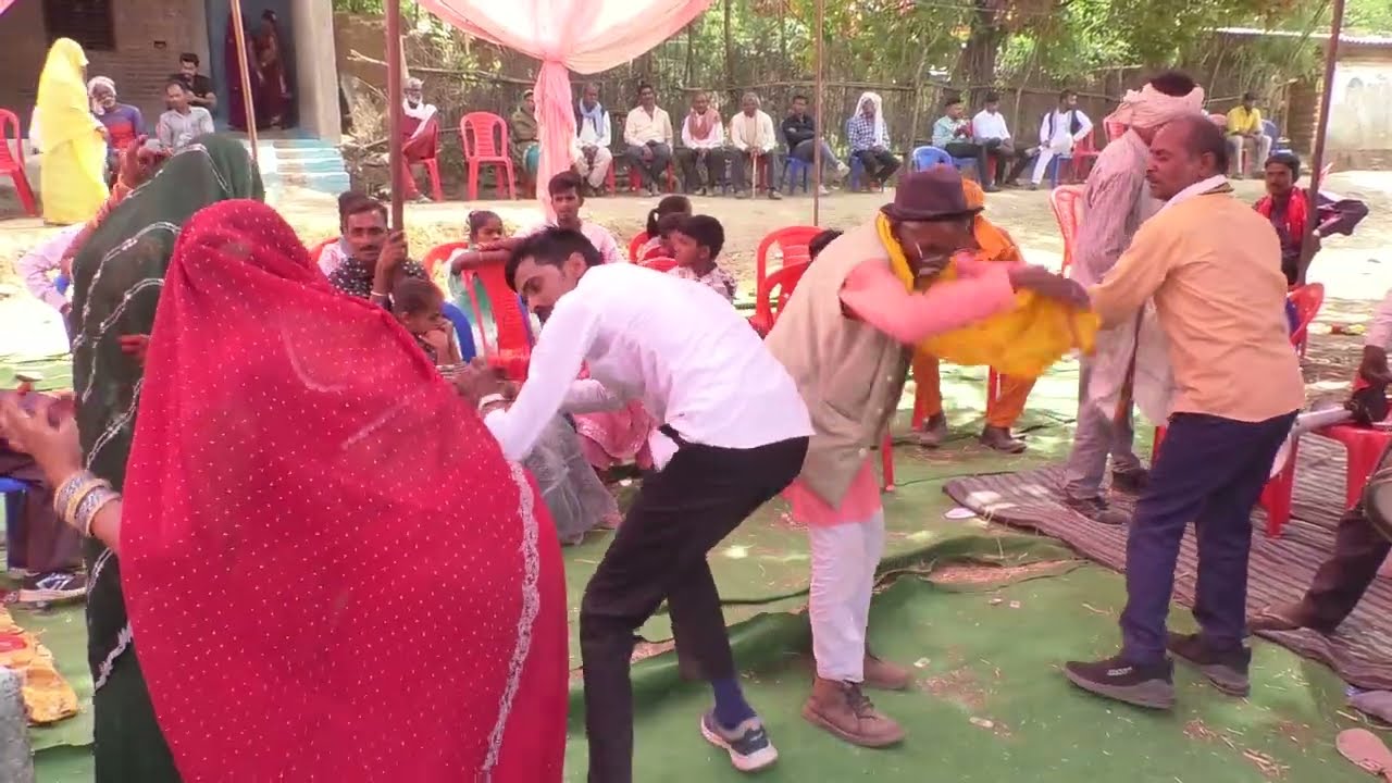 Desi Dance me Desi Video ka Band Dance Dehati Video🤣Band Baja Dance😂Band Baja Video me Rai Dance