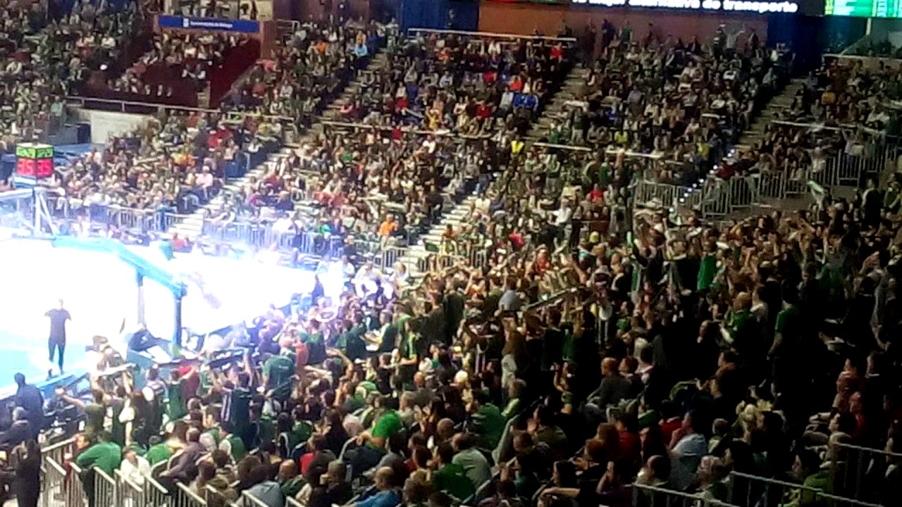 Aficion malaguista del Unicaja pelos como escarpia