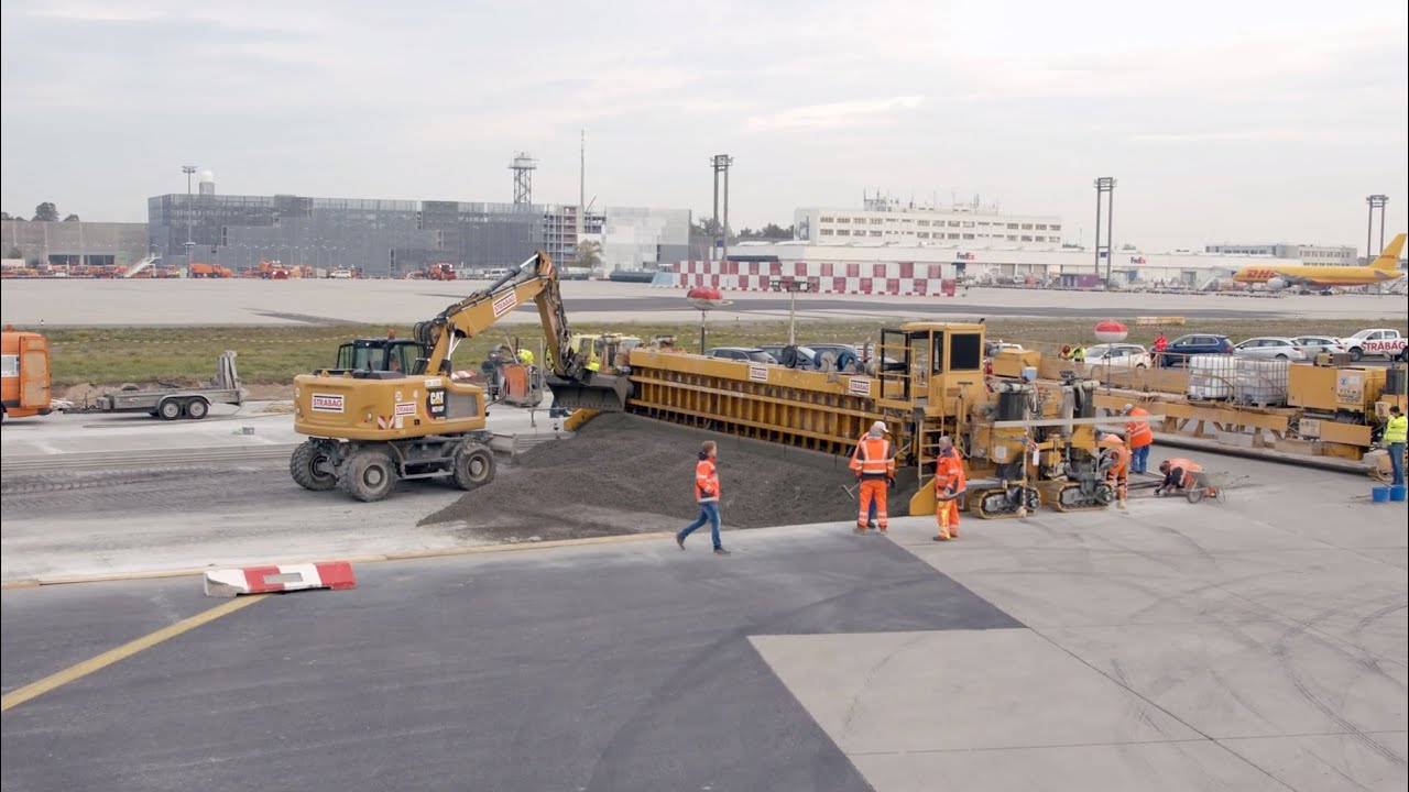 Schnellbetoneinbau auf der TWY Aufrollung 18 West am Flughafen Frankfurt