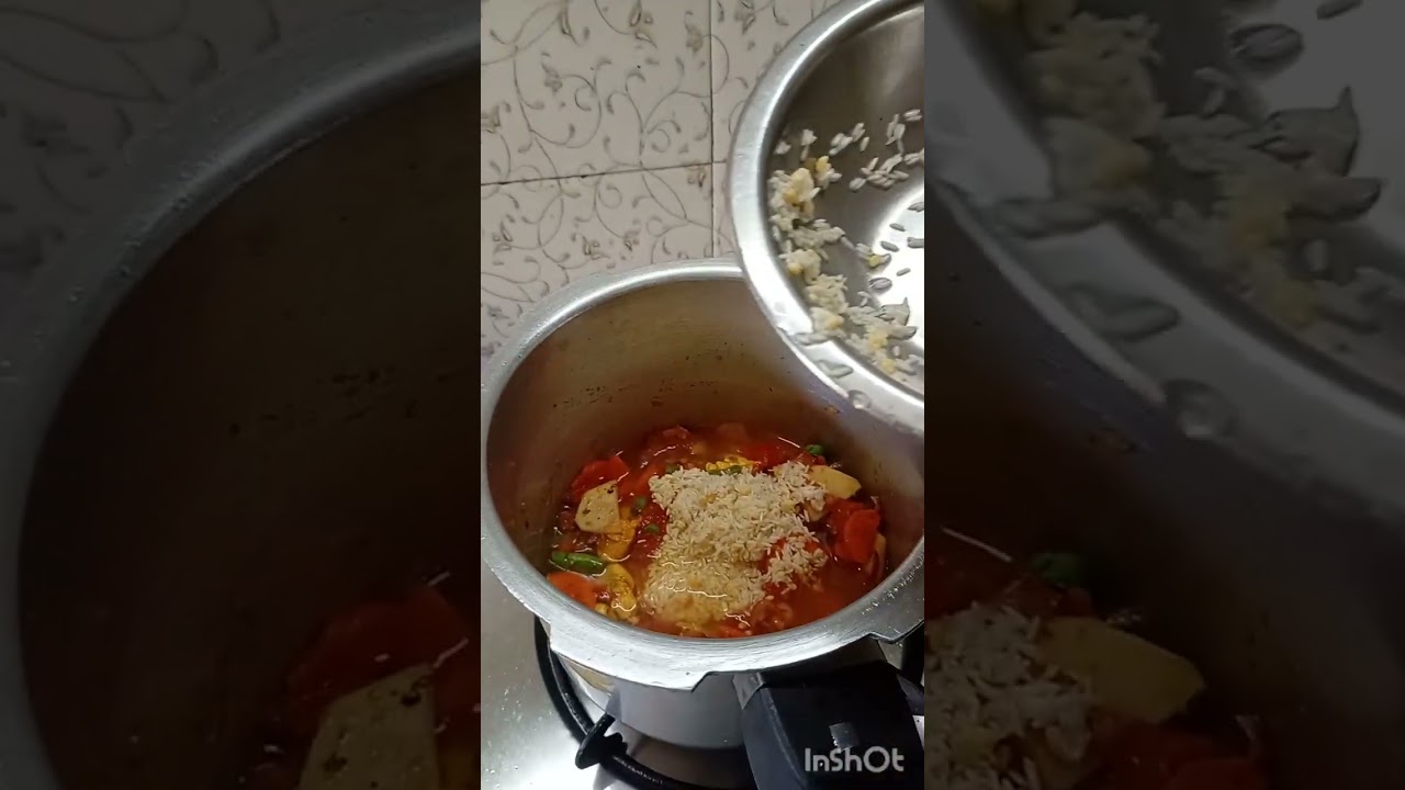 One pot pressure cooking toddler friendly chicken 🍗 khichdi.Very 😋