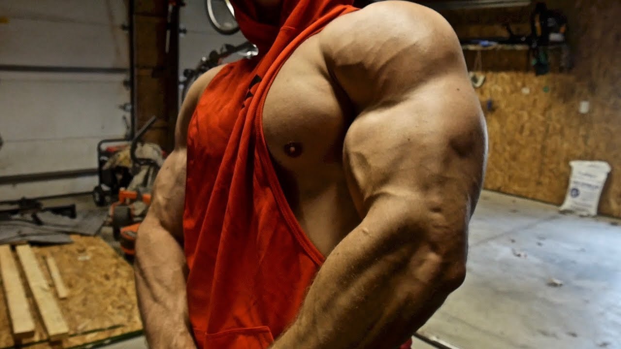 HUGE ARMS PUMP UP AND MEASURE !!!