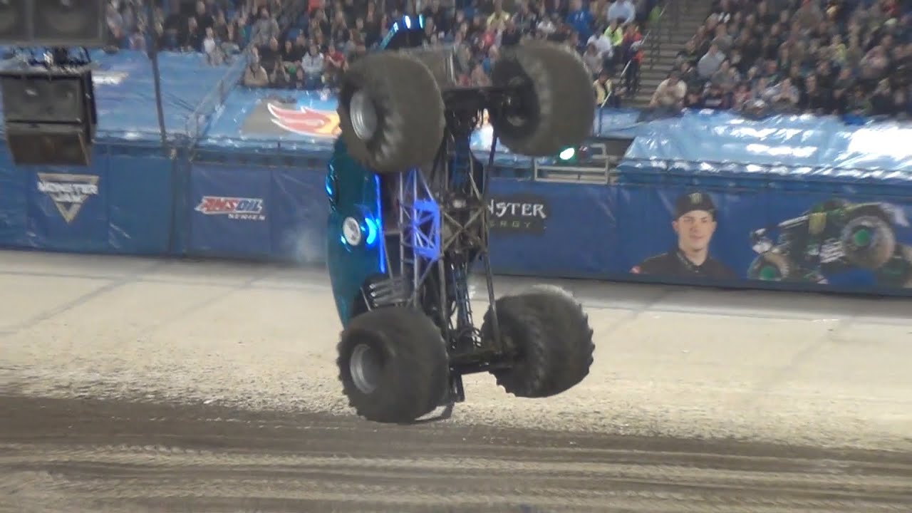 Monster Jam - Wheelie Contest @ Tacoma Dome 2016