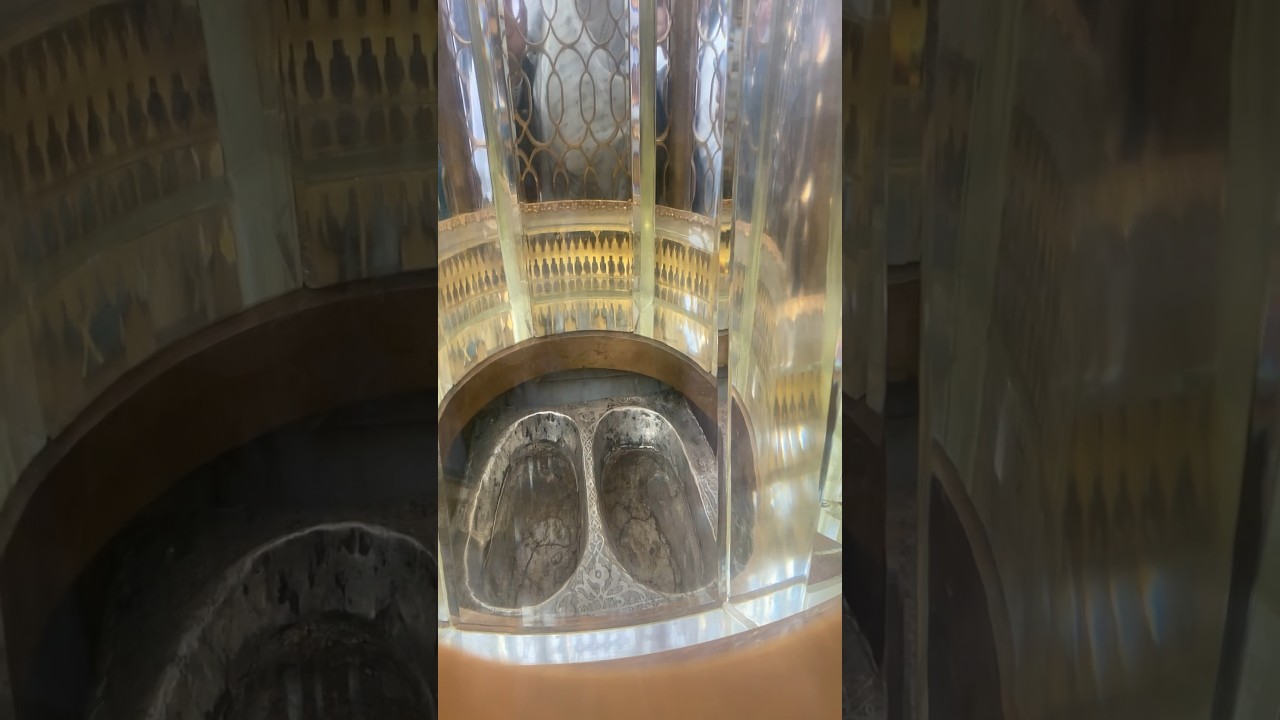 Maqam e Ibrahim. Foot prints of Prophet Ibrahim (PBUH) #youtubeshorts #masjidalharam #makkah