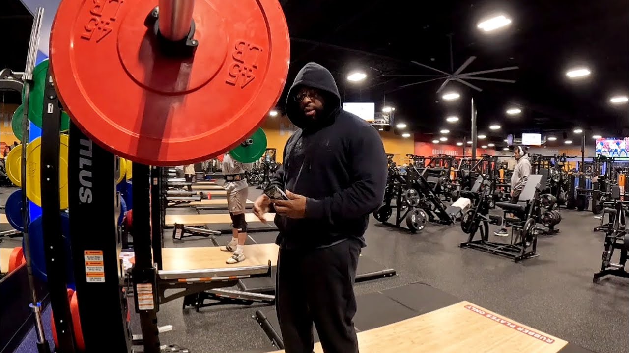 MIDLIFE SQUATS : 44 AND FIT #GYM #MOTIVATION #FITCRUNCH #GYMEXERCISES 