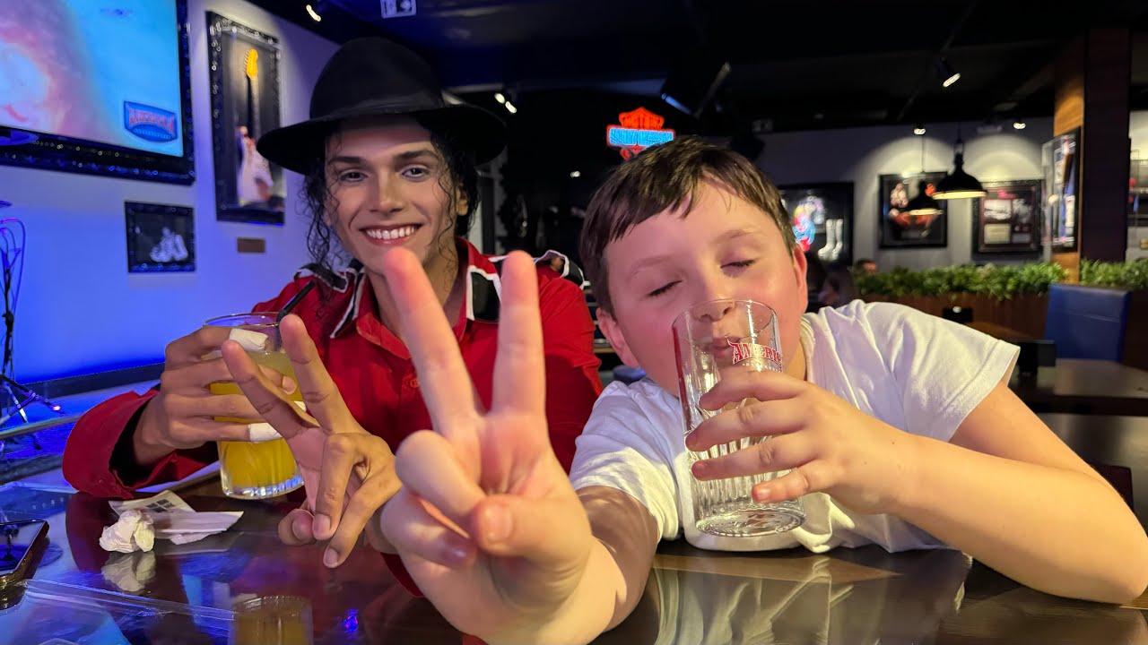Wendel Gama (@wendeljacksonofficial6826) no America Steakhouse em Novo Hamburgo (14/10/2023)