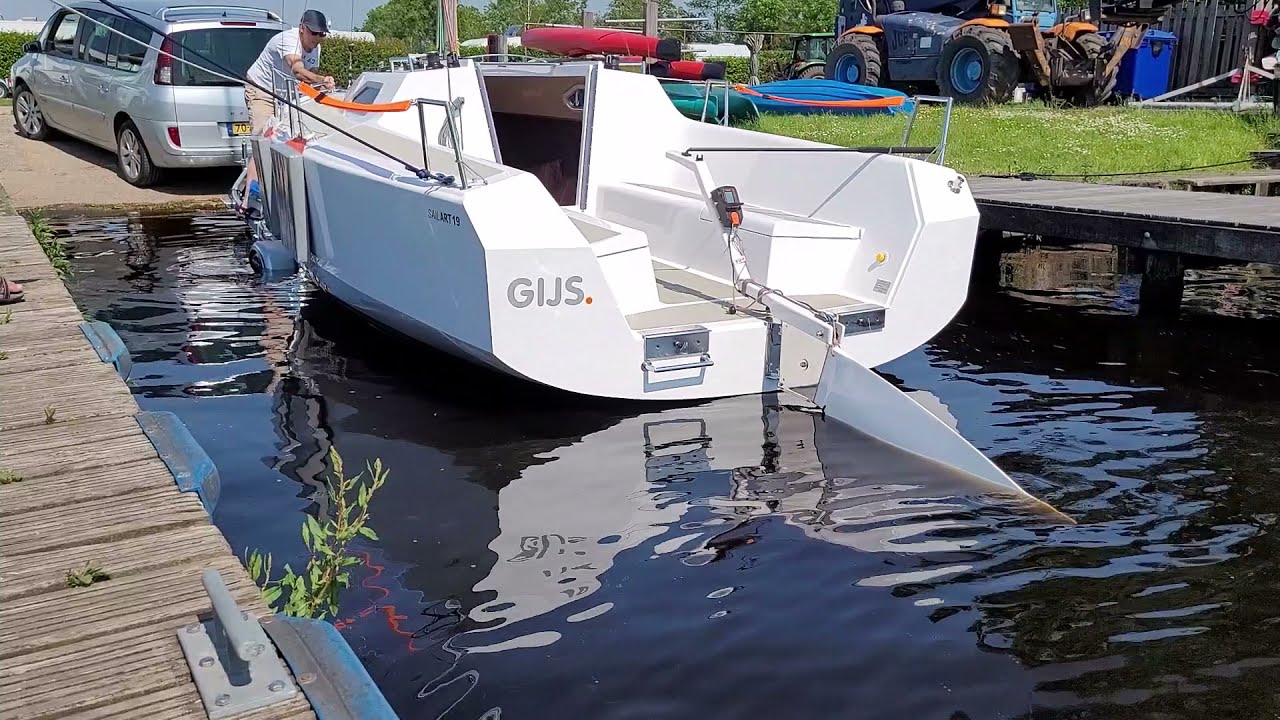 launching trailer sailer the Sailart 19