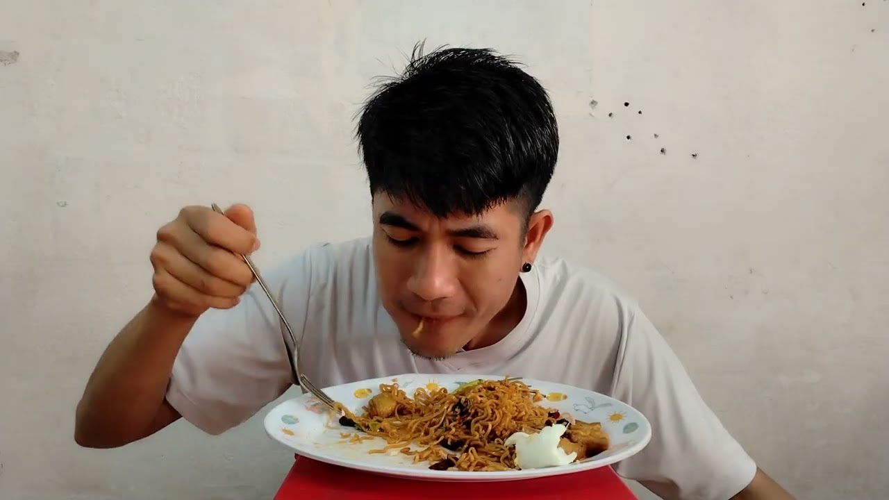 มาม่าผัดหมูสามชั้นเผ็ดแซ่บ
