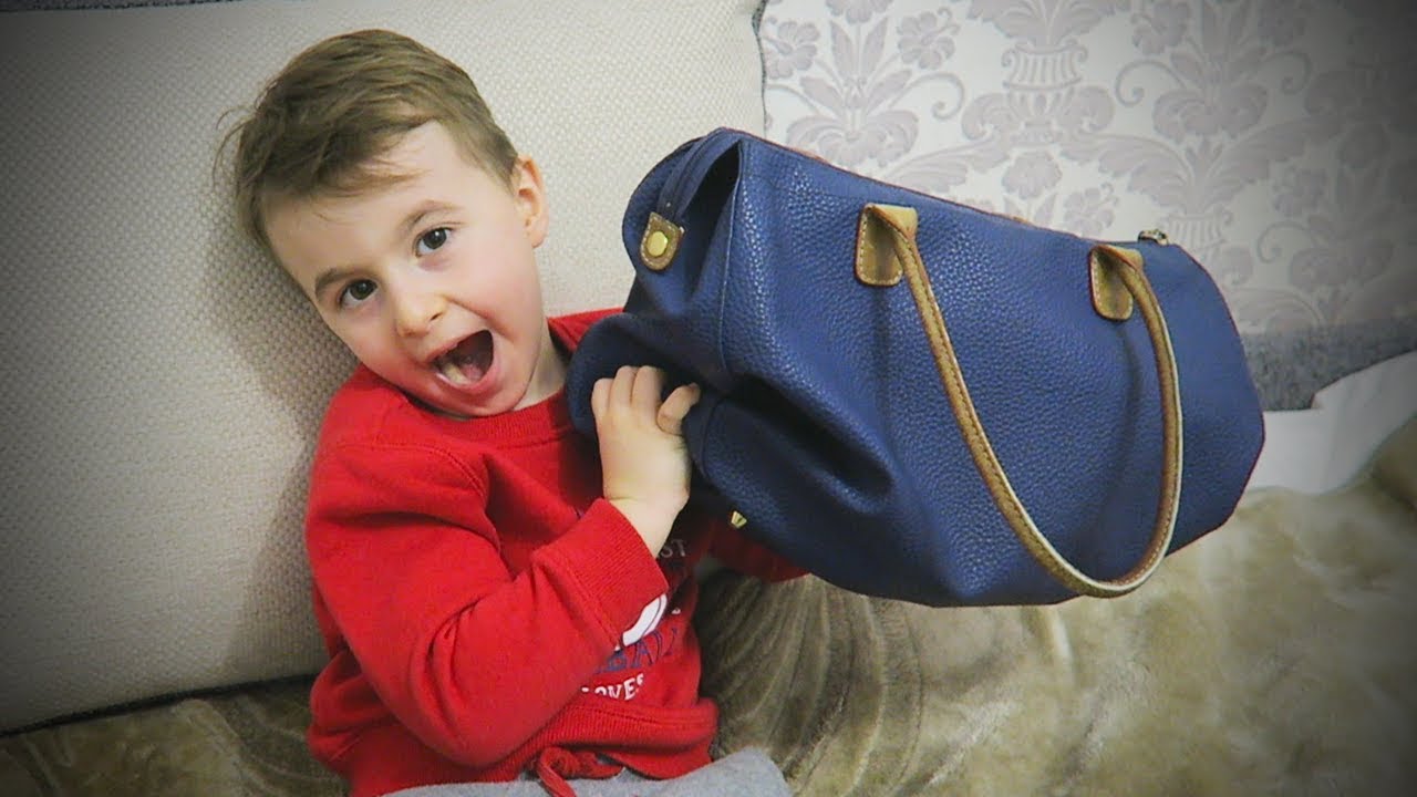 Ce se Afla in Geanta Mamicai | What's in My Mom's Bag