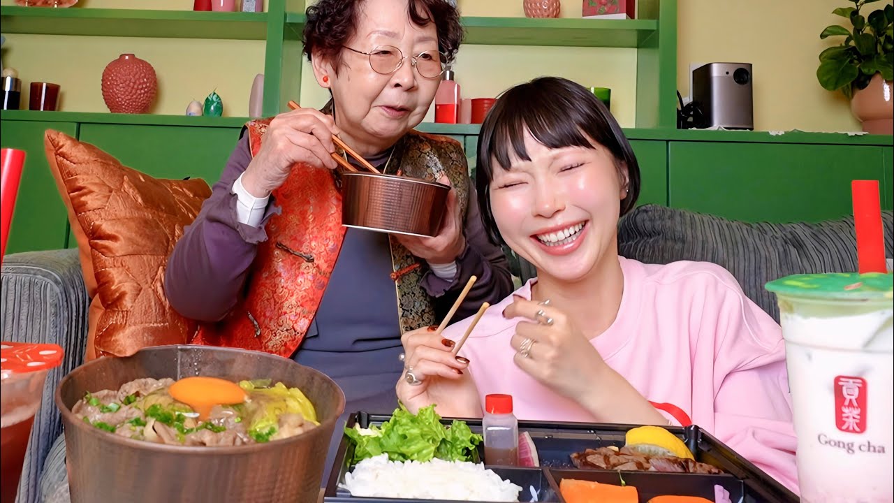 祖母(81)と大好きなウーバーイーツで食い荒らす✨それをみて旦那ドン引きwww