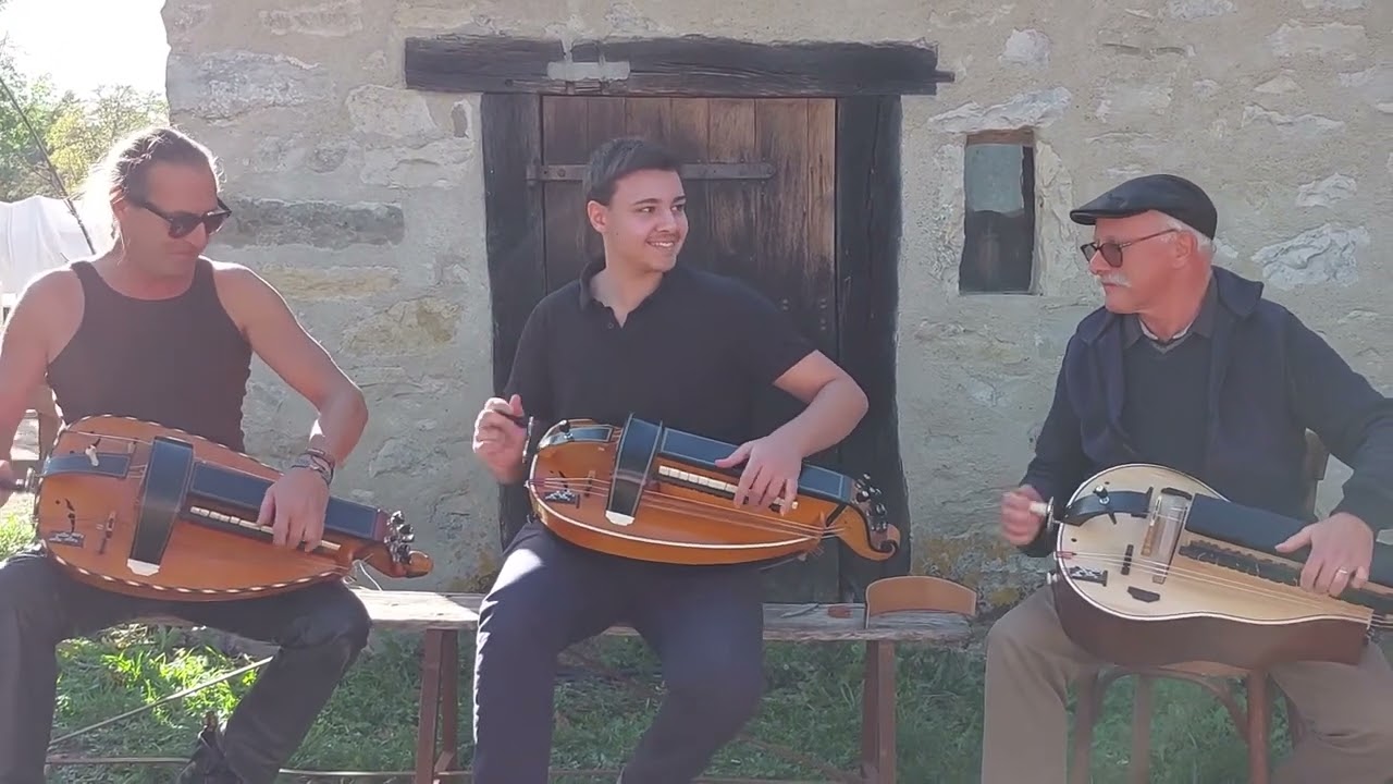 Hurdy gurdy trio at La Chavannee weekend, Embraud 2022