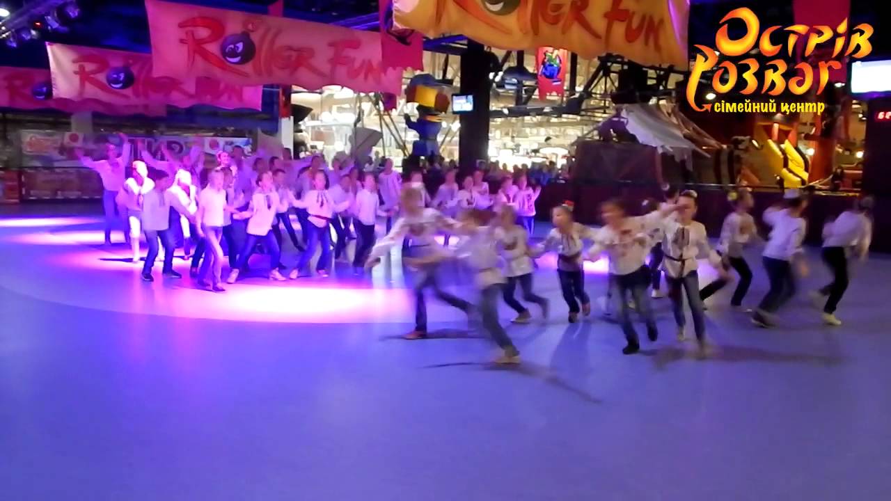 Яскравий Світлячок на Острові розваг
