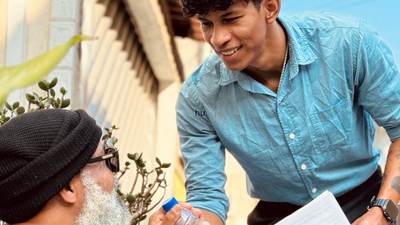 Roubaram dinheiro do mendigo sem saber que ele era o chefe deles 😱