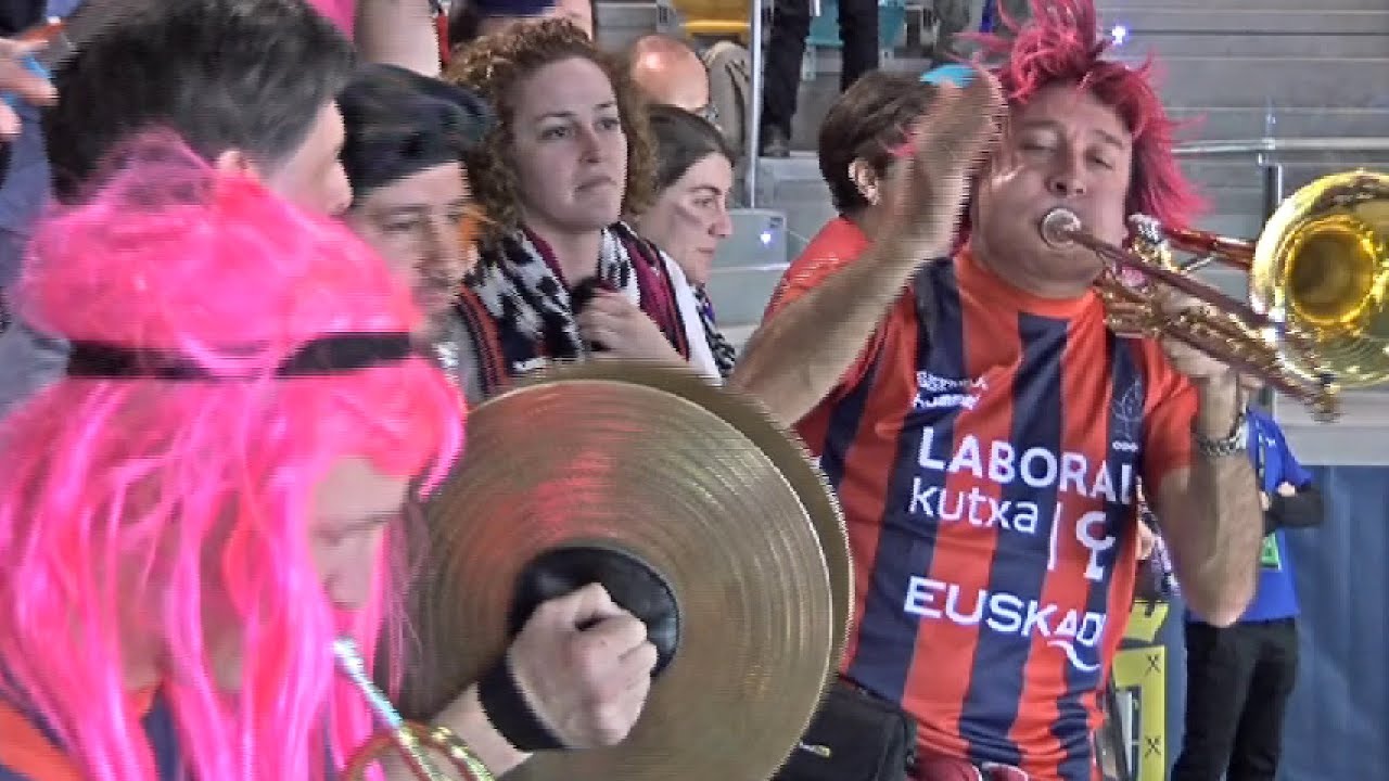 La charanga pone la nota baskonista en la Copa